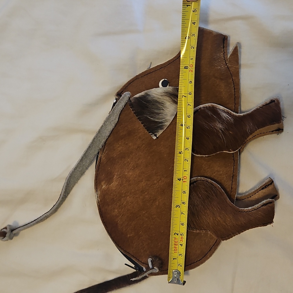 Brown Pig-Shaped Leather Crossbody Bag - Picture 5 of 9